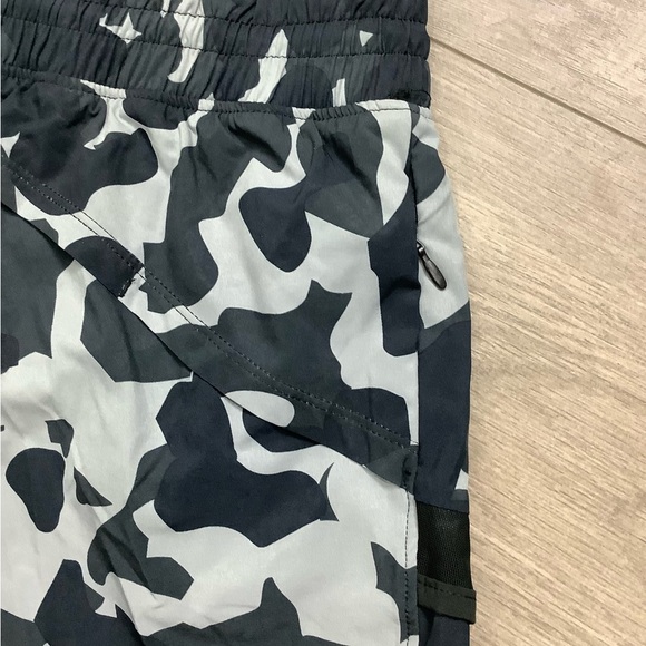 Women's Champion Large 12 - 14 Shorts Sport Camo Activewear Athletic Active New - Picture 4 of 13